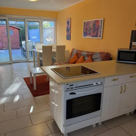 Ferienhaus Zamardi 펜션 자르마디